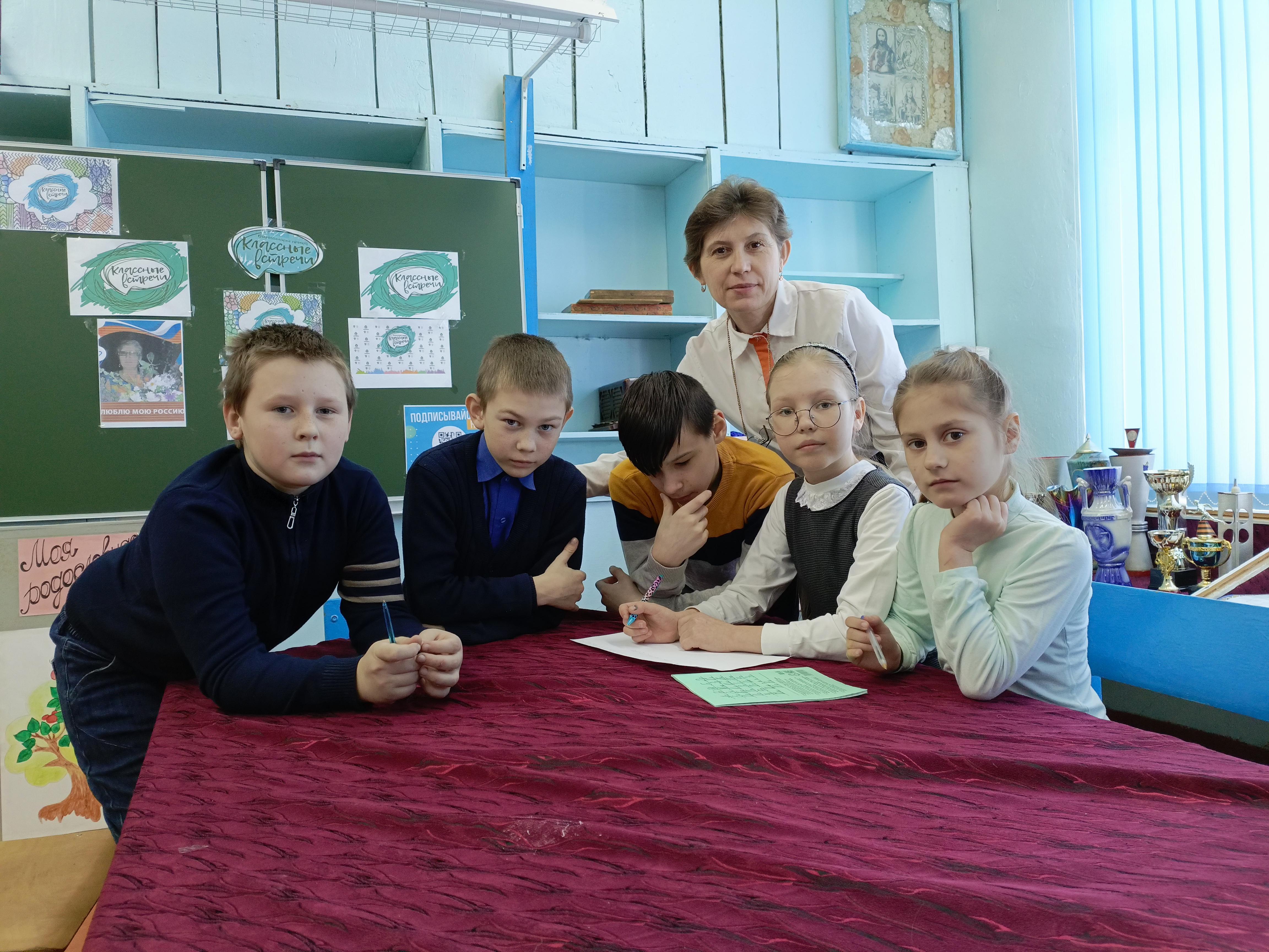 В школе прошёл Единый классный час, посвящённый 90 етию Гагарина.